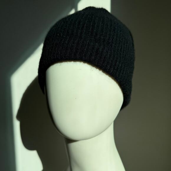 Liz Claiborne Cashmere Blend Beanie – Black One Size - Picture 1 of 6